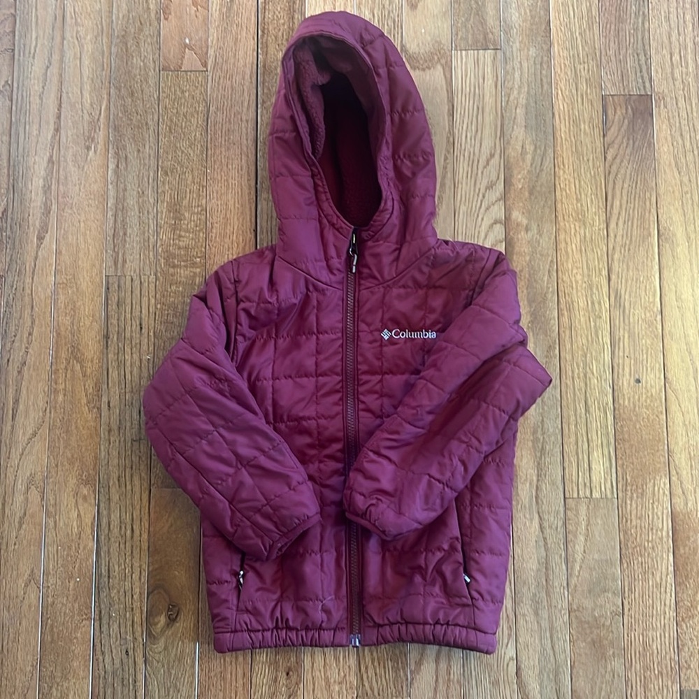 Columbia child’s unisex, maroon jacket. Size XXS 4/5